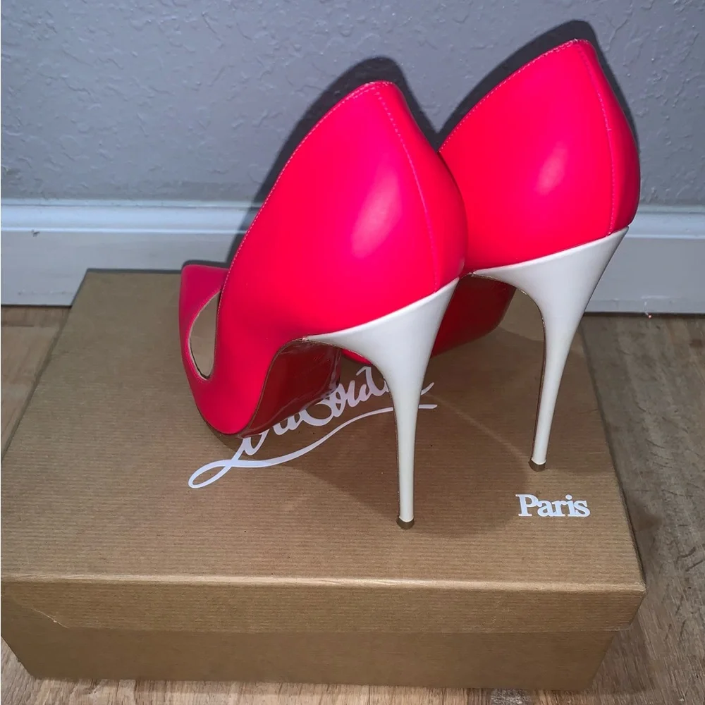 Christian Louboutin So Kate Heels - Picture 6 of 11